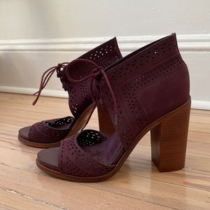 Gianni Bini - lace up •size 9